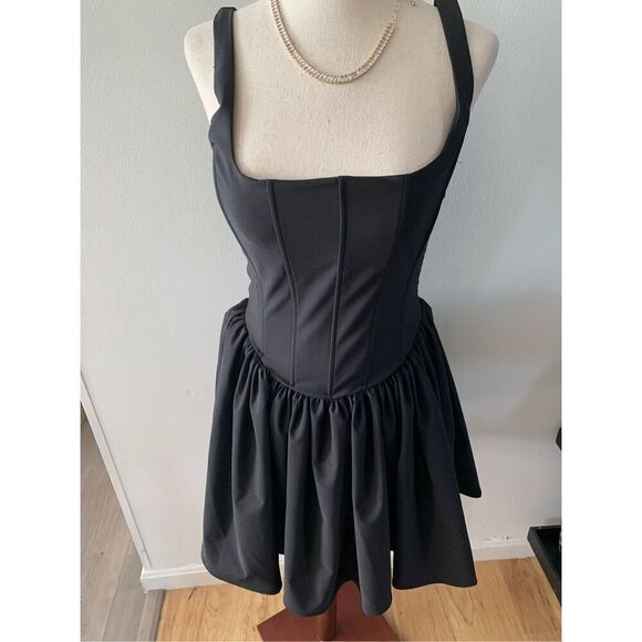 Zara Short square neckline dress with straps. Voluminous hem. Concealed side zip - Picture 1 of 5